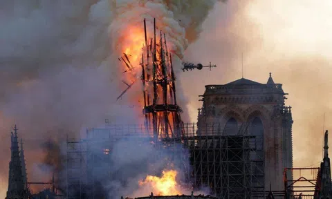 Các đại gia Pháp hưởng lợi khi quyên góp tiền xây lại Nhà thờ Đức Bà Paris?