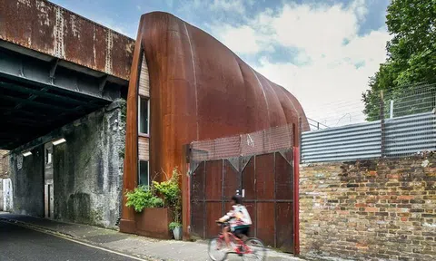 Ngôi nhà cũ kỹ dưới gầm cầu rao bán hơn 30 tỷ đồng, nội thất gây choáng