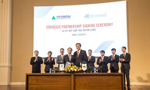 Hòa Bình bắt tay với 'ông trùm' thang máy Hàn Quốc