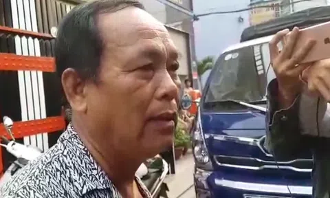 Cha ruột nói Phúc XO đeo nhiều vàng để phô trương