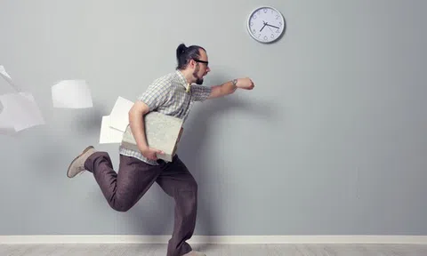 Điều thường xảy ra nhưng hiếm nhân viên để ý: Đã đi làm muộn, đừng chọc sếp nổi điên!