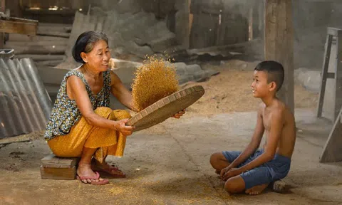 Câu chuyện xúc động của Tiến sĩ trẻ: Nếu nghèo đói là trường đại học tốt nhất, thì người mẹ nông dân của tôi chính là người thầy giáo giỏi nhất của đời tôi