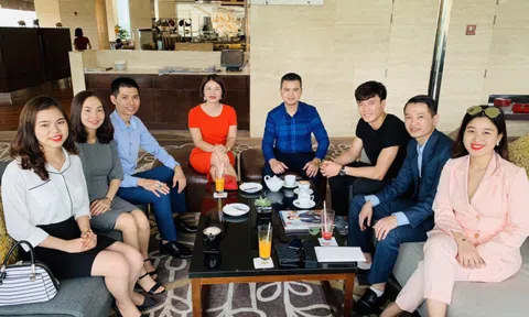 Thủ môn Bùi Tiến Dũng bất ngờ có mặt trong buổi giao lưu giữa công ty CP Goldway Quốc tế và các doanh nhân thành đạt