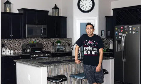 Nợ nần chồng chất từ thời sinh viên, thanh niên đã mua nhà tậu xe nhờ bán thứ này trên Amazon