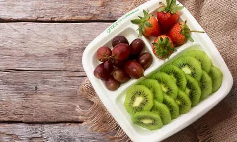 Sau lá chuối, siêu thị dùng hộp làm từ bã mía, túi ngô đựng thực phẩm