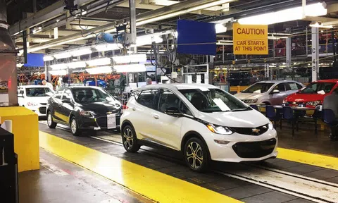 Nắm trong tay ba hãng sản xuất xe hơi mũi nhọn, Tổng thống Trump vẫn tuyên chiến với ô tô nhập khẩu