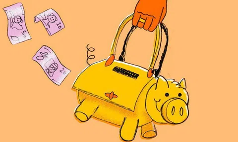 Lương tháng 14 triệu, mua túi xách 70 triệu: Làm việc vất vả, tự thưởng hàng hiệu cho mình thì có gì là sai?