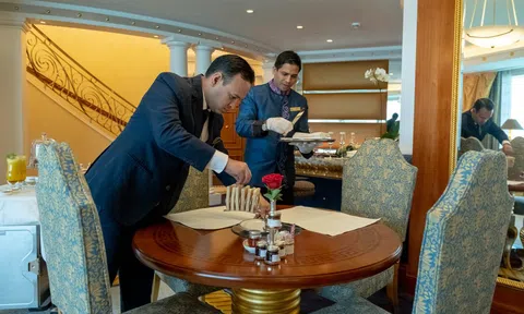 Có gì trong khách sạn sang chảnh nhất thế giới tại Dubai?