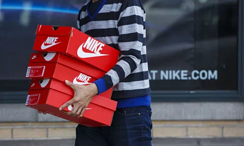 Nike, Adidas kêu gọi Trump không tăng thuế với giày dép từ Trung Quốc