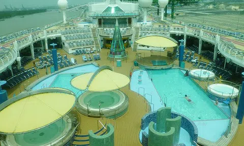 Sự thật về việc nhóm Facebook gom 3.000 người bao du thuyền đi Hồng Kông