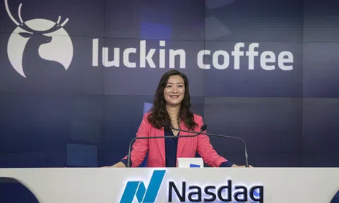 Luckin Coffee - Đối thủ của "gã khổng lồ" Starbucks tại Trung Quốc chính thức IPO, nữ CEO chính thức bước chân vào câu lạc bộ tỷ phú