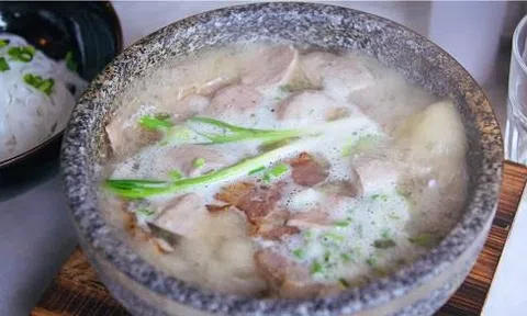 Xôn xao tô phở giá 920.000 đồng ở tòa nhà cao nhất Việt Nam