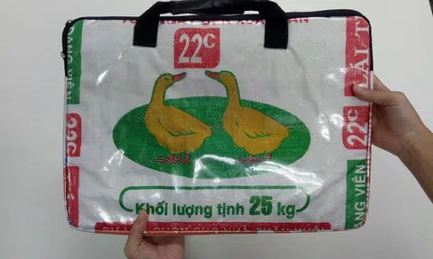 Túi xách ‘cám con cò’ được bán với giá 800.000 đồng ở Nhật