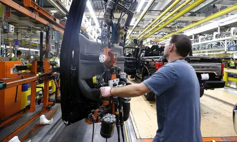 Đối mặt khủng hoảng, đại gia ô tô sa thải 7.000 nhân sự, giảm 5 cấp quản lí trung gian nhưng vung tiền cho công ty khác