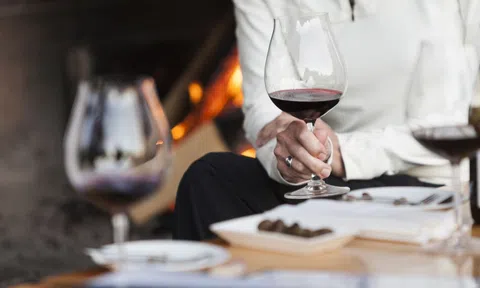 Mang nhầm cho khách chai rượu hơn 133 triệu đồng, nhà hàng biến 'đau thương' thành thắng lợi truyền thông