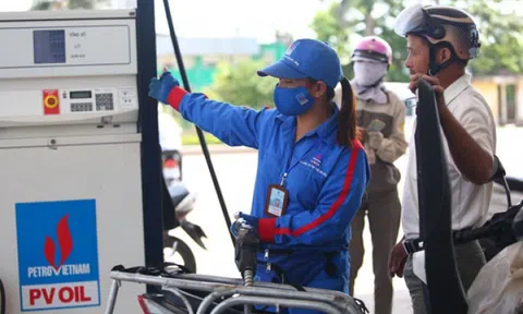 Vừa hết nghỉ lễ: Đối mặt xăng dầu tăng giá mạnh