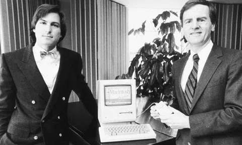 Cựu CEO Apple: Steve Jobs từng hỏi rằng tôi muốn bán nước ngọt cả đời hay cùng ông ấy thay đổi thế giới? Sống có mục đích chính là bí quyết thành công của Steve Jobs và Bill Gates