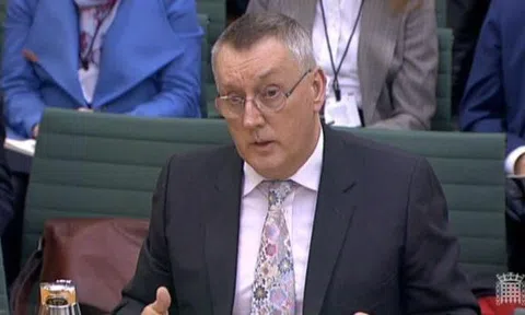 Sếp Huawei: ‘Chúng tôi phơi bày tất cả với thế giới’