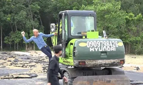 Khởi tố 2 nhân viên Alibaba