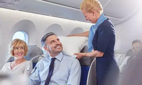 Tiếp viên hàng không 'bật mí' giờ bay tốt nhất trong ngày