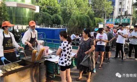 Đôi vợ chồng 9x từ bỏ nghề y đi bán quẩy, thu nhập mỗi năm 1 tỉ đồng gây tranh cãi