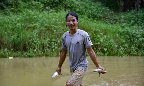 CHÀNG TRAI BỎ PHỐ VỀ QUÊ KHỞI NGHIỆP VỚI KHU VƯỜN 'TỰ CUNG, TỰ CẤP'