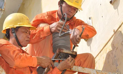 Tiêu thụ điện tăng vọt, EVN khẩn cấp huy động hàng loạt nhiệt điện dầu