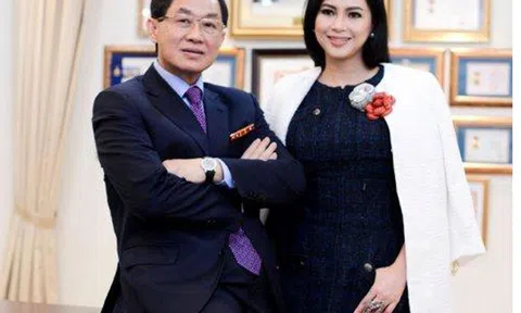 Chuyến bay định mệnh của 'vua hàng hiệu' Johnathan Hạnh Nguyễn và 'bà trùm' ngành thời trang