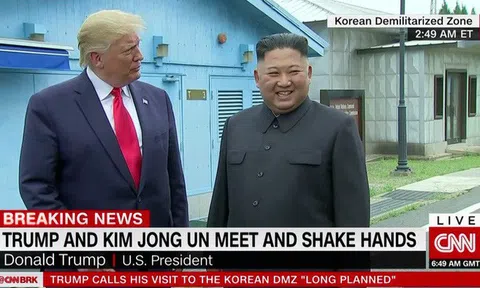 Ông Trump đi 20 bước lên lãnh thổ Triều Tiên, tạo nên LỊCH SỬ mới cho quan hệ Mỹ - Triều
