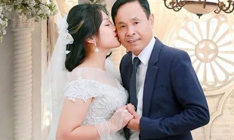 Chuyện tình ngọt ngào của ông chủ quán karaoke và vợ kém 30 tuổi
