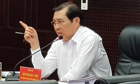 Đà Nẵng: "Không dẹp nhà hàng tạm ven biển gây ô nhiễm thì thôi làm giám đốc Sở!"