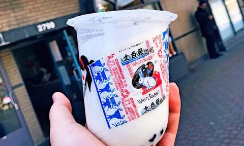 Dân Trung Quốc sẵn sàng chi gần 2 triệu đồng mua 1 cốc trà sữa, xếp hàng 5 tiếng đồng hồ để ủng hộ thương hiệu địa phương giữa 'tâm bão' trade war