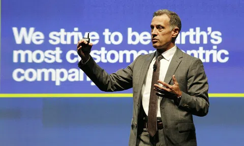 Lý do các cuộc họp cấp cao của Amazon luôn im lặng trong 15 phút đầu