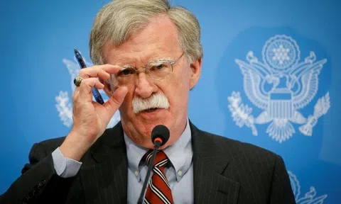 Mỹ cảnh báo Nga phải 'trả giá' vì can thiệp công việc nội bộ