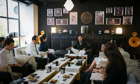 Khi được đề nghị thực chứng năng lực siêu nhiên sau tuyên bố 'Qua có thể gọi mưa, gọi gió, gọi sét đủ hết', đây là phản ứng của ông Đặng Lê Nguyên Vũ