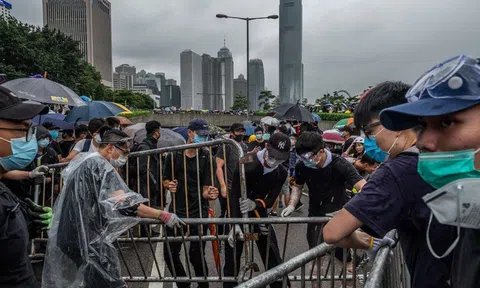 Biểu tình rúng động Hong Kong khiến các doanh nghiệp lớn hoang mang