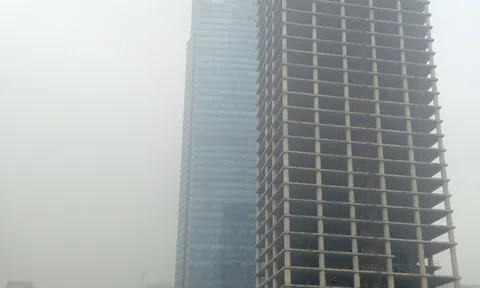 Tòa tháp 'ma' hoang lạnh, ngàn tỷ đổ nát giữa Thủ đô