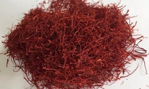 Sự thật 'vàng đỏ' giá trăm triệu làm giả từ bột nghệ và hoá chất