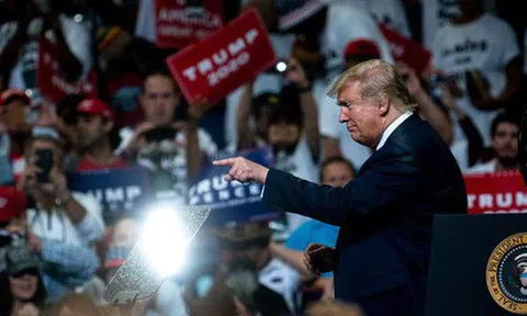 Kiếm được 1 triệu USD mỗi giờ tiền gây quỹ, ông Trump "làm" một ngày hơn đối thủ "cày" cả quý