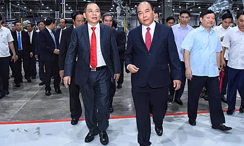 Thủ tướng: 'VinFast là người lớn bên cạnh những người khổng lồ'