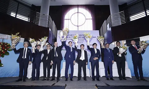 Là đối thủ cạnh tranh truyền kỳ, lần đầu tiên Coco-Cola, Pepsi cùng 7 doanh nghiệp khác bắt tay thành lập liên minh tái chế bao bì tại Việt Nam