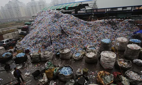 Ứng dụng giao đồ ăn nhấn chìm Trung Quốc trong biển rác thải nhựa