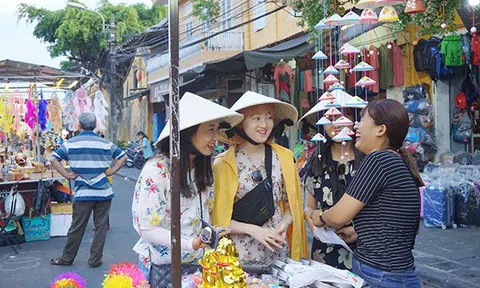 Khách Hàn sắp "soán" ngôi Trung Quốc tại Việt Nam?