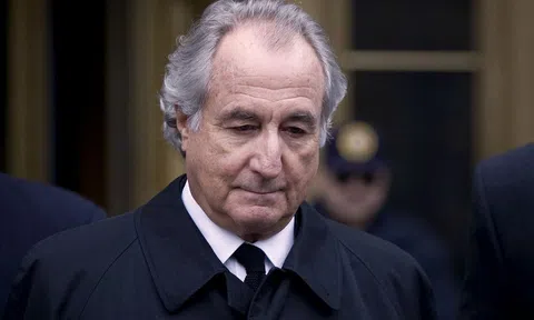 Làm nhà đầu tư mất hơn 20 tỉ USD, Bernard Madoff xin Tổng thống Trump giảm nhẹ án tù 150 năm