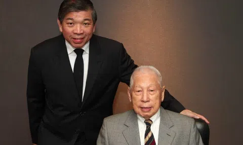 Đã 100 tuổi, nhưng tỷ phú già nhất thế giới vẫn đến văn phòng làm việc mỗi ngày