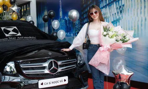 Chưa có bằng lái lại chưa biết lái xe, cô gái bỏ ra tiền tỷ mua siêu xe