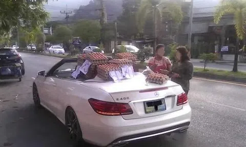 Mang cả Mercedes tiền tỷ đi bán trứng dạo, nữ tài xế khiến cả phố phải kinh ngạc