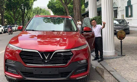 Loạt đại gia hào hứng bên chiếc VinFast Lux SA2.0: ‘Hơn cả một chiếc xe!’