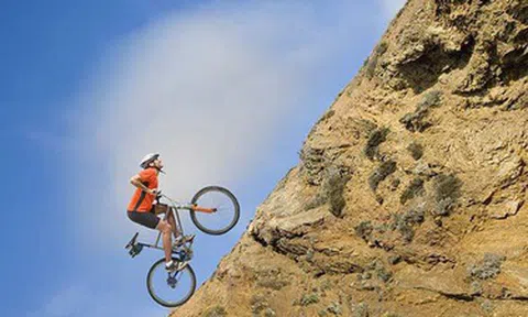 Ấn tượng nửa đầu 2019: Xuất hiện mã tăng gần 65 lần, cổ phiếu Yeah1 rớt thảm, đầu tư nhóm khu công nghiệp 'ăn bằng lần'