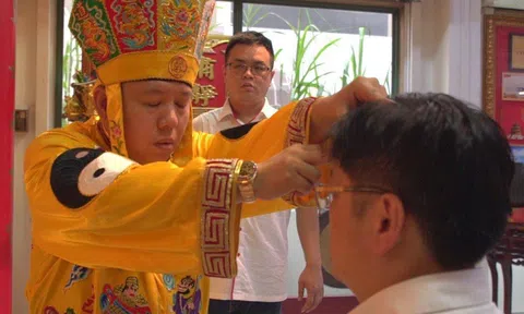 Nghề trừ tà kiếm bộn tiền ở Singapore